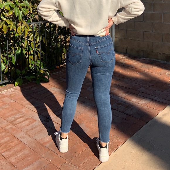 Levi’s | High Rise Super Skinny - Picture 2 of 3